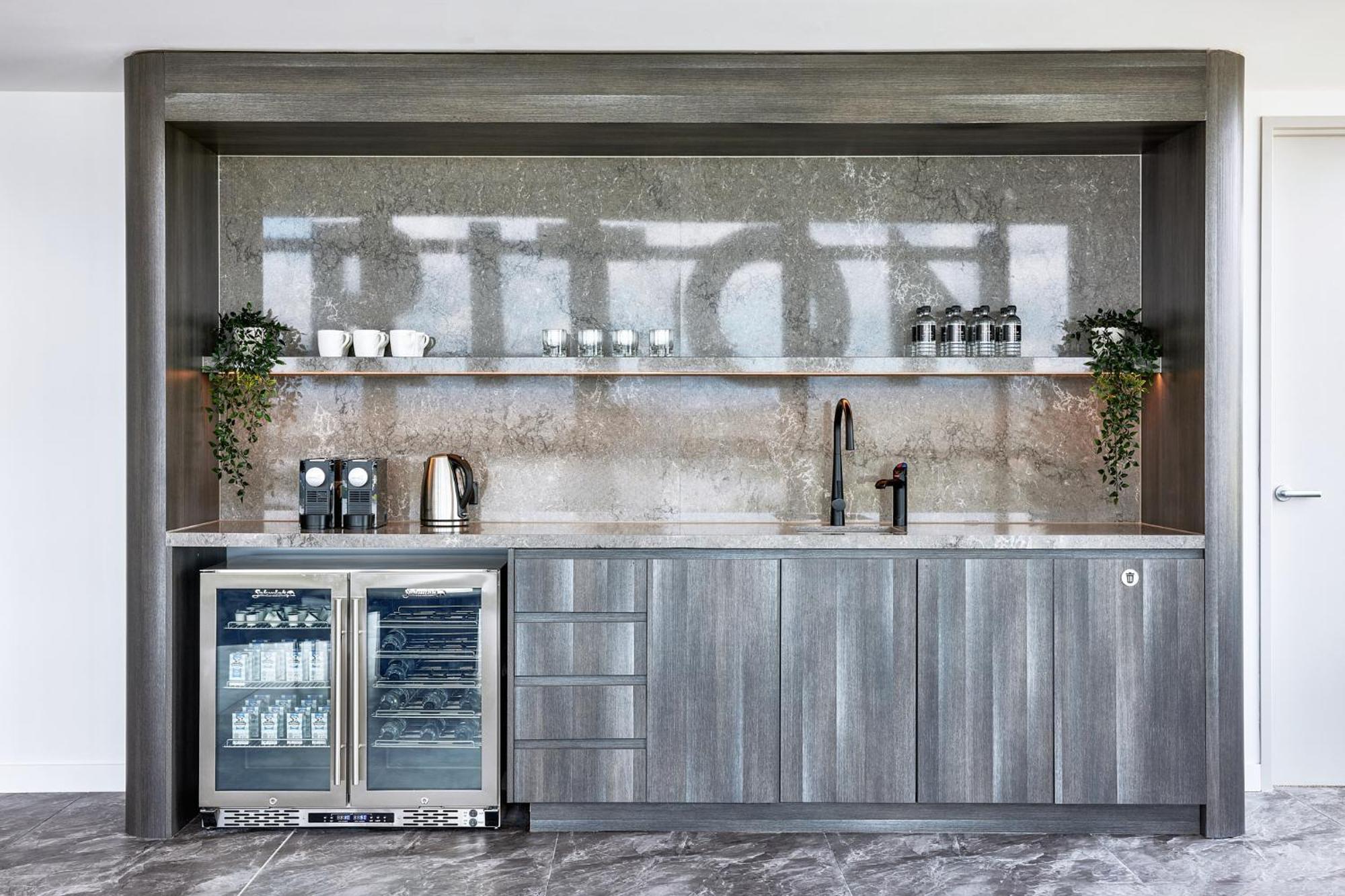 Meriton Suites Κανμπέρα Εξωτερικό φωτογραφία A wet bar in a home