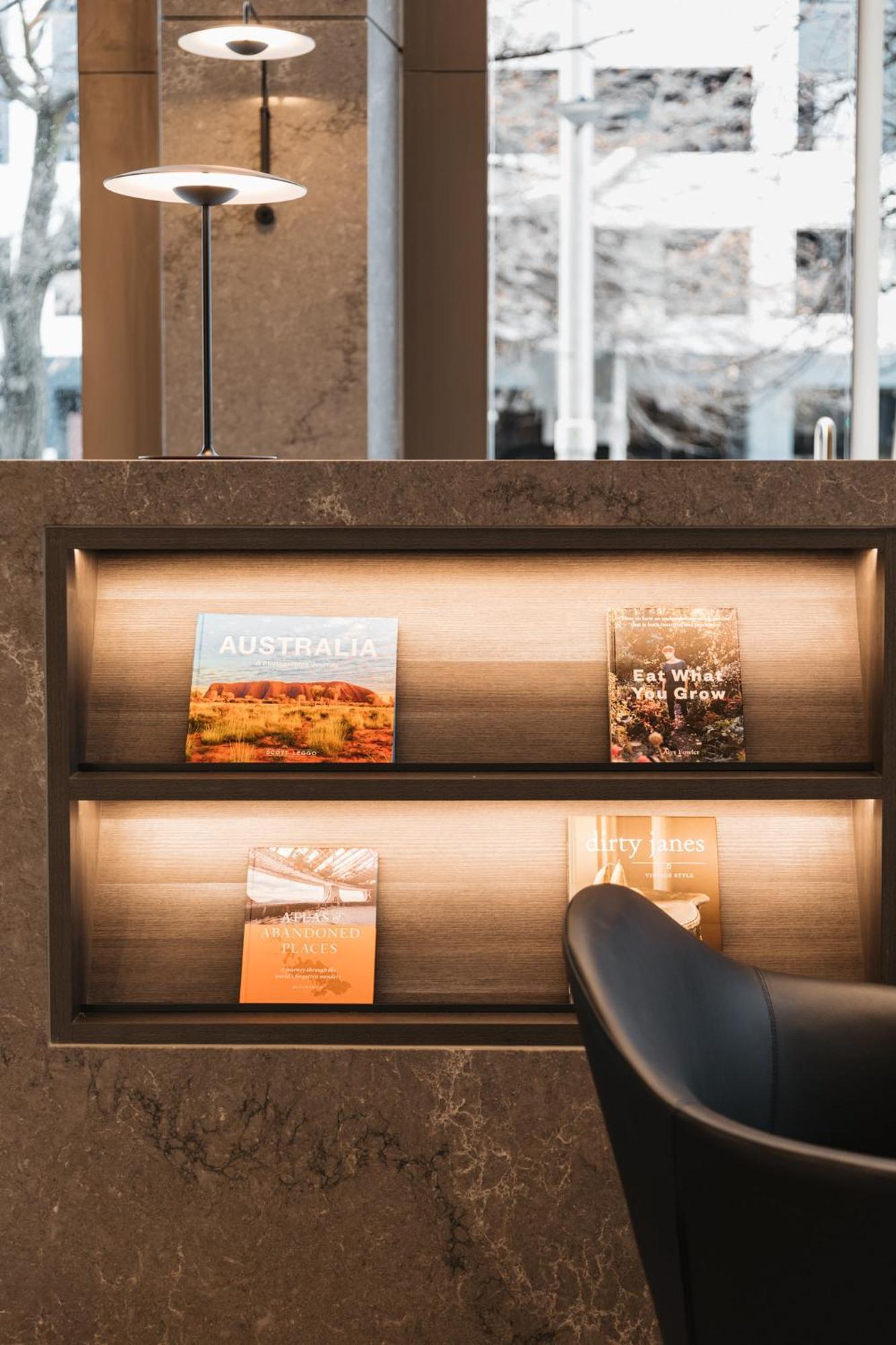 Meriton Suites Κανμπέρα Εξωτερικό φωτογραφία A selection of magazines at the lounge