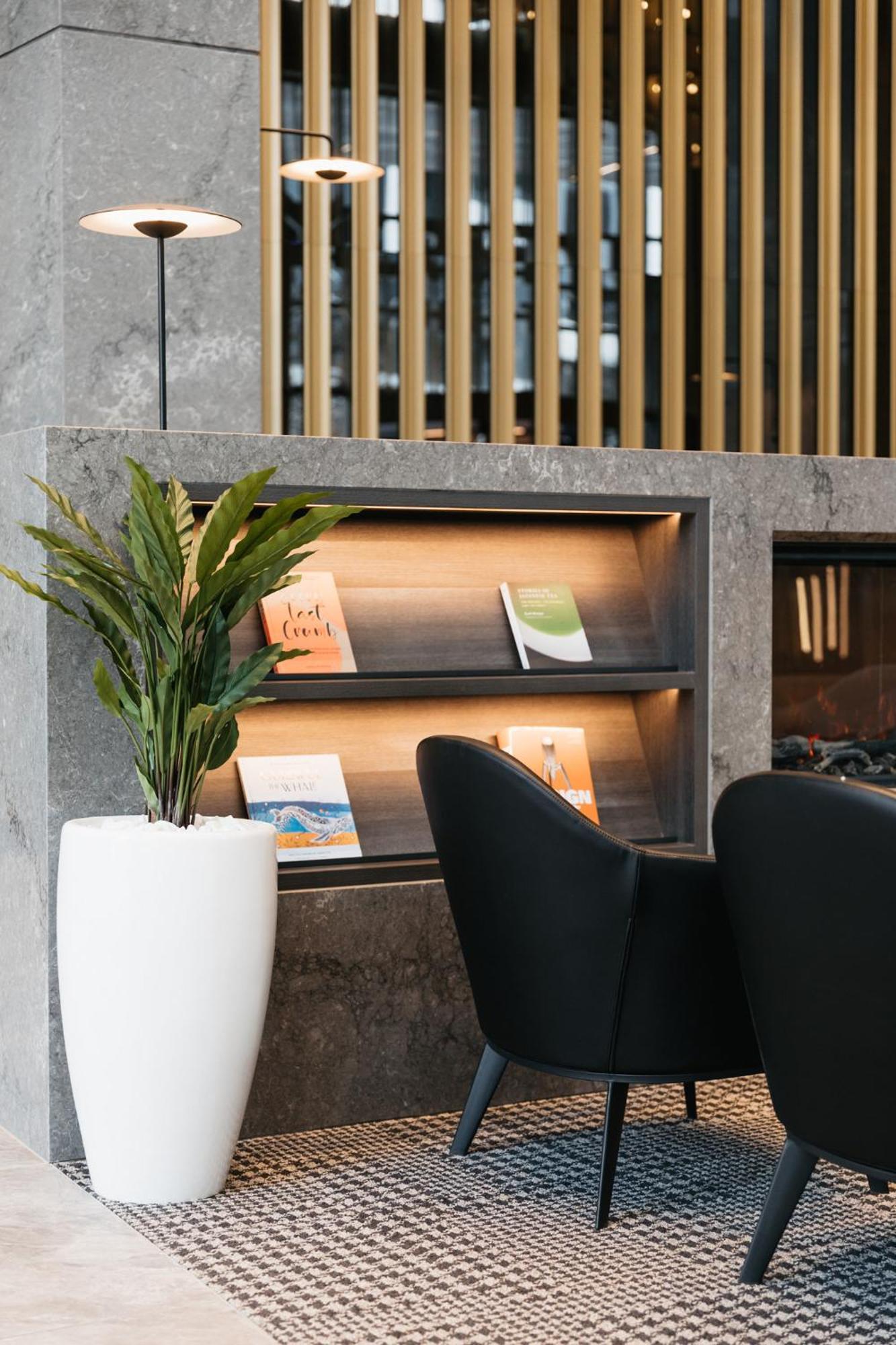 Meriton Suites Κανμπέρα Εξωτερικό φωτογραφία Interior of the lounge