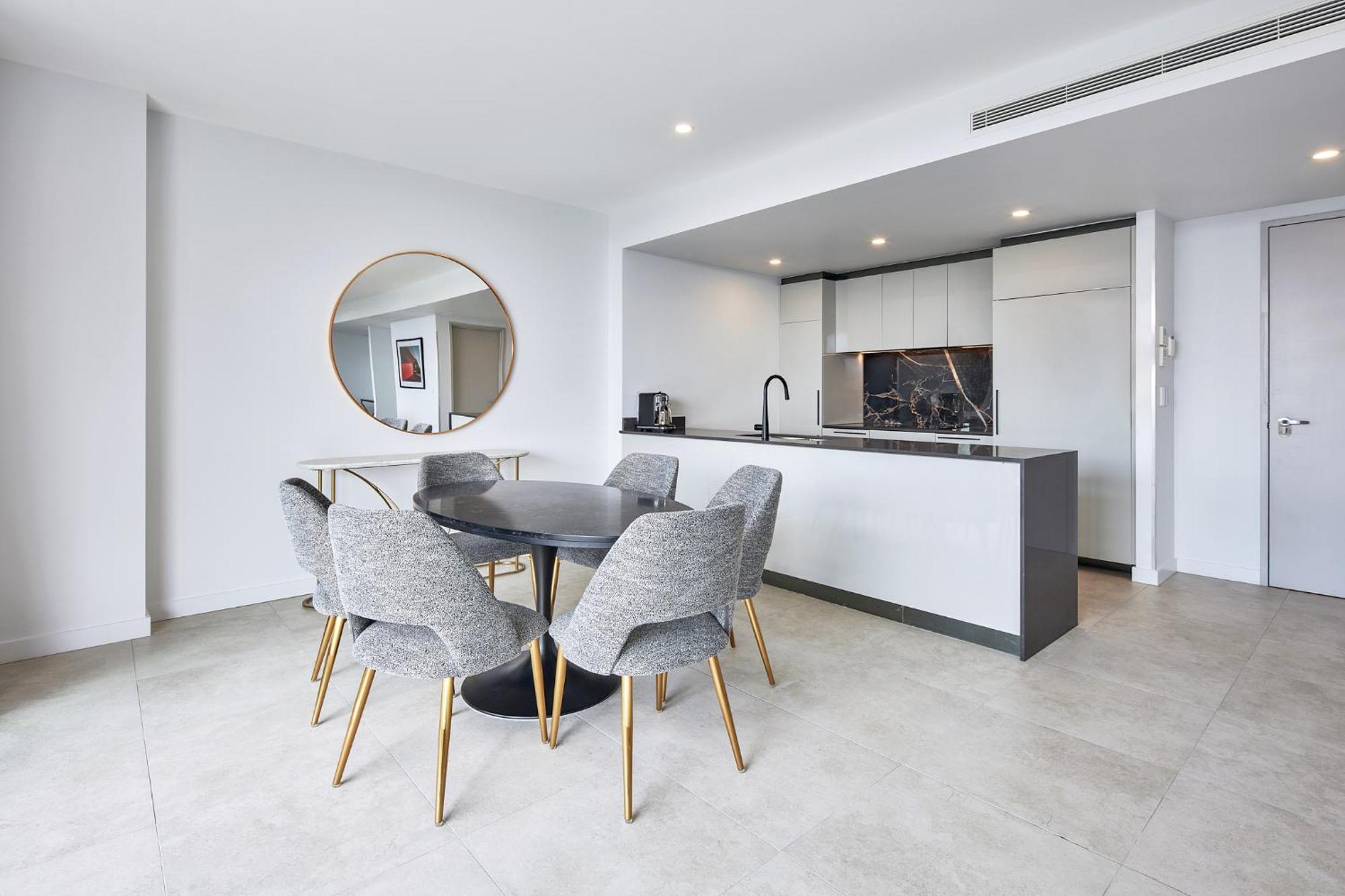 Meriton Suites Κανμπέρα Εξωτερικό φωτογραφία A typical apartment interior