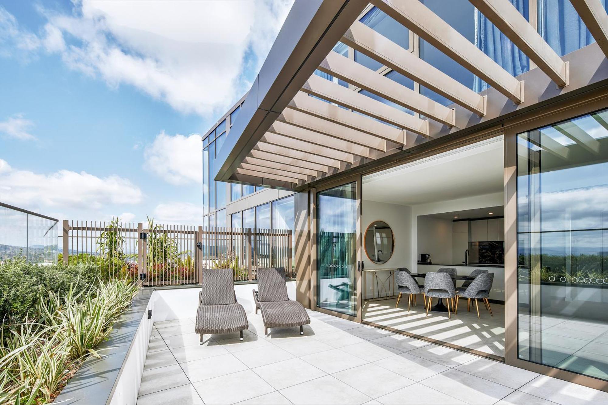 Meriton Suites Κανμπέρα Εξωτερικό φωτογραφία The rooftop terrace