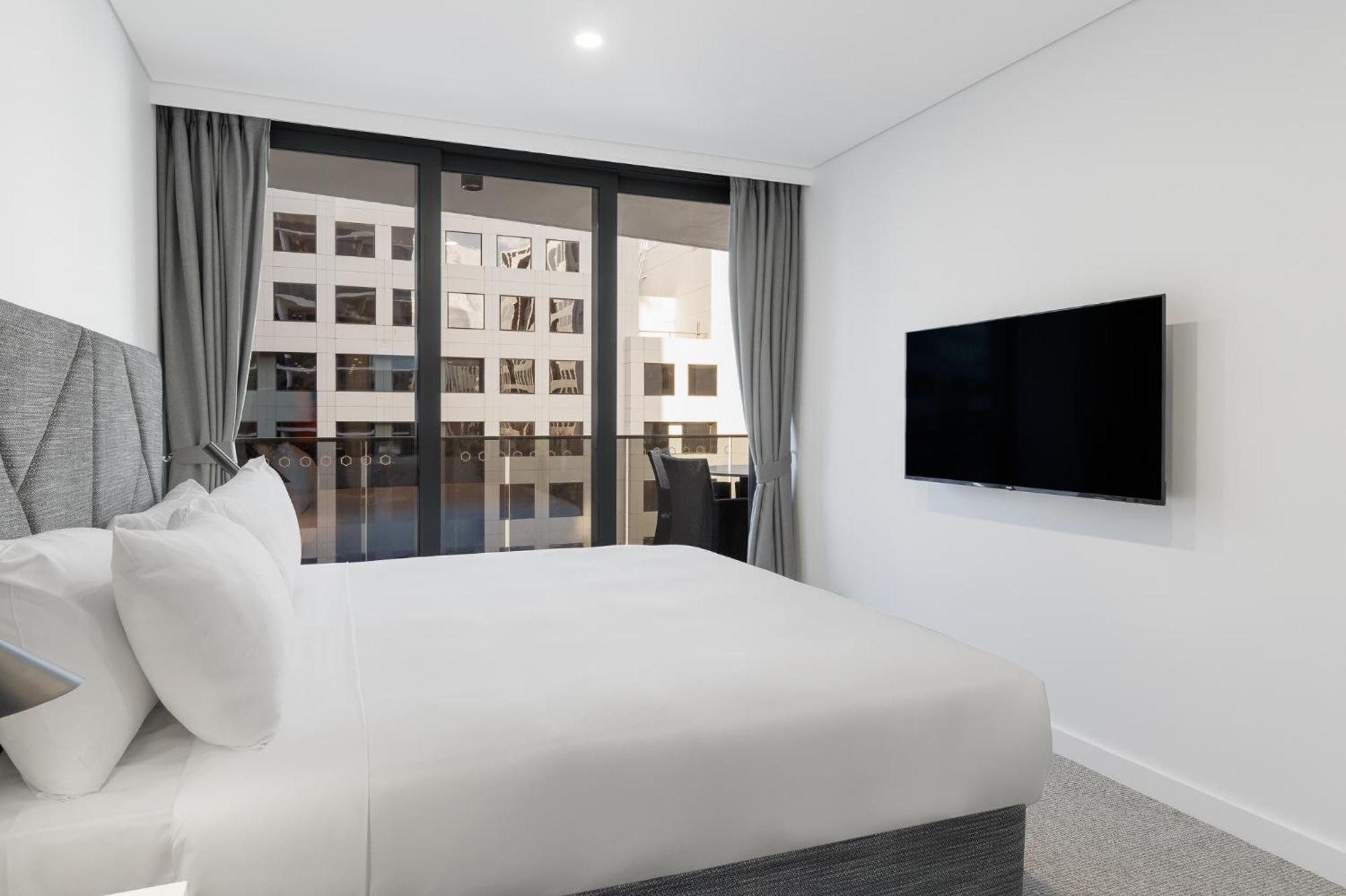 Meriton Suites Κανμπέρα Εξωτερικό φωτογραφία A bedroom at the hotel