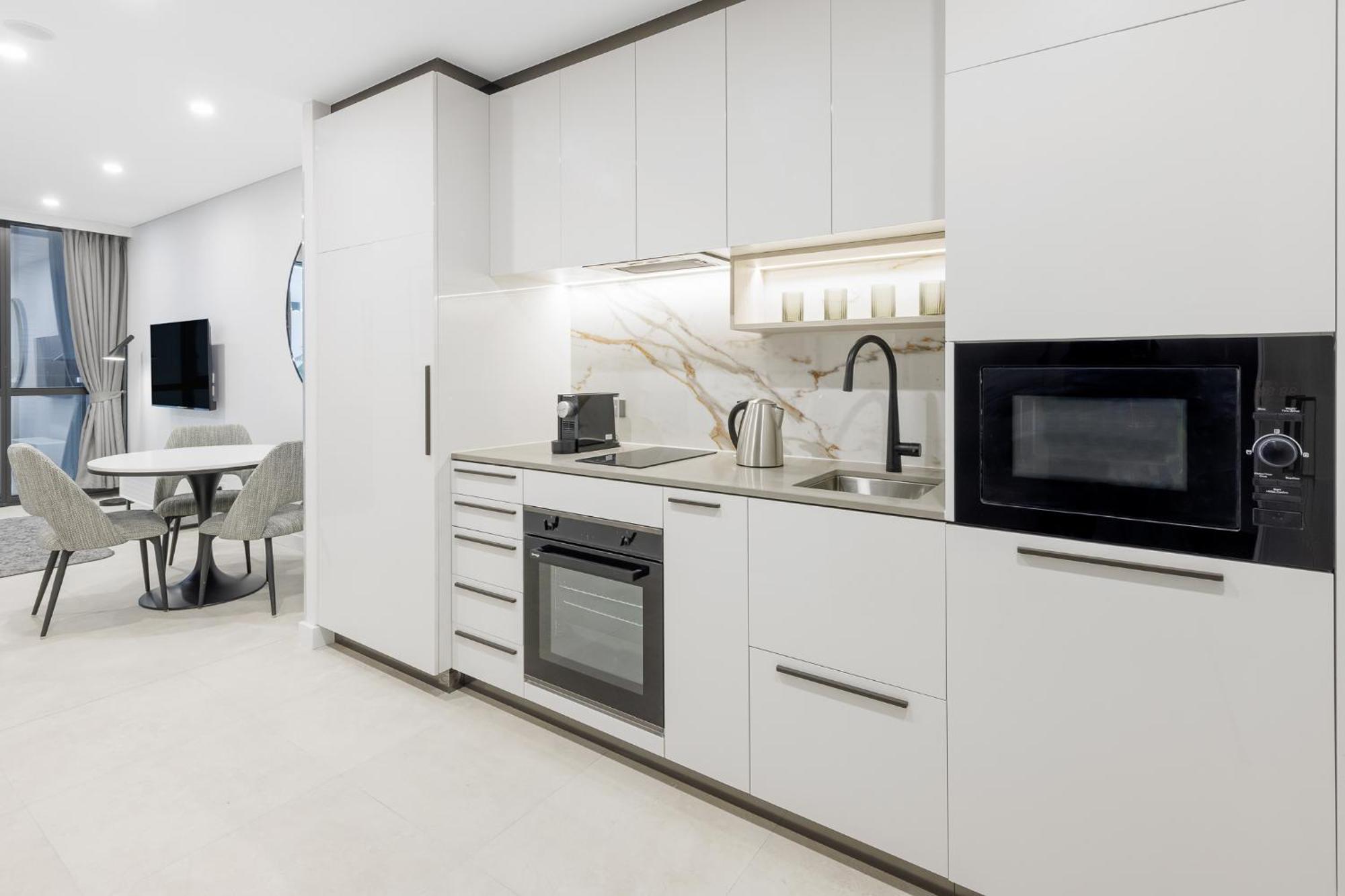 Meriton Suites Κανμπέρα Εξωτερικό φωτογραφία A typical kitchen in a serviced apartment