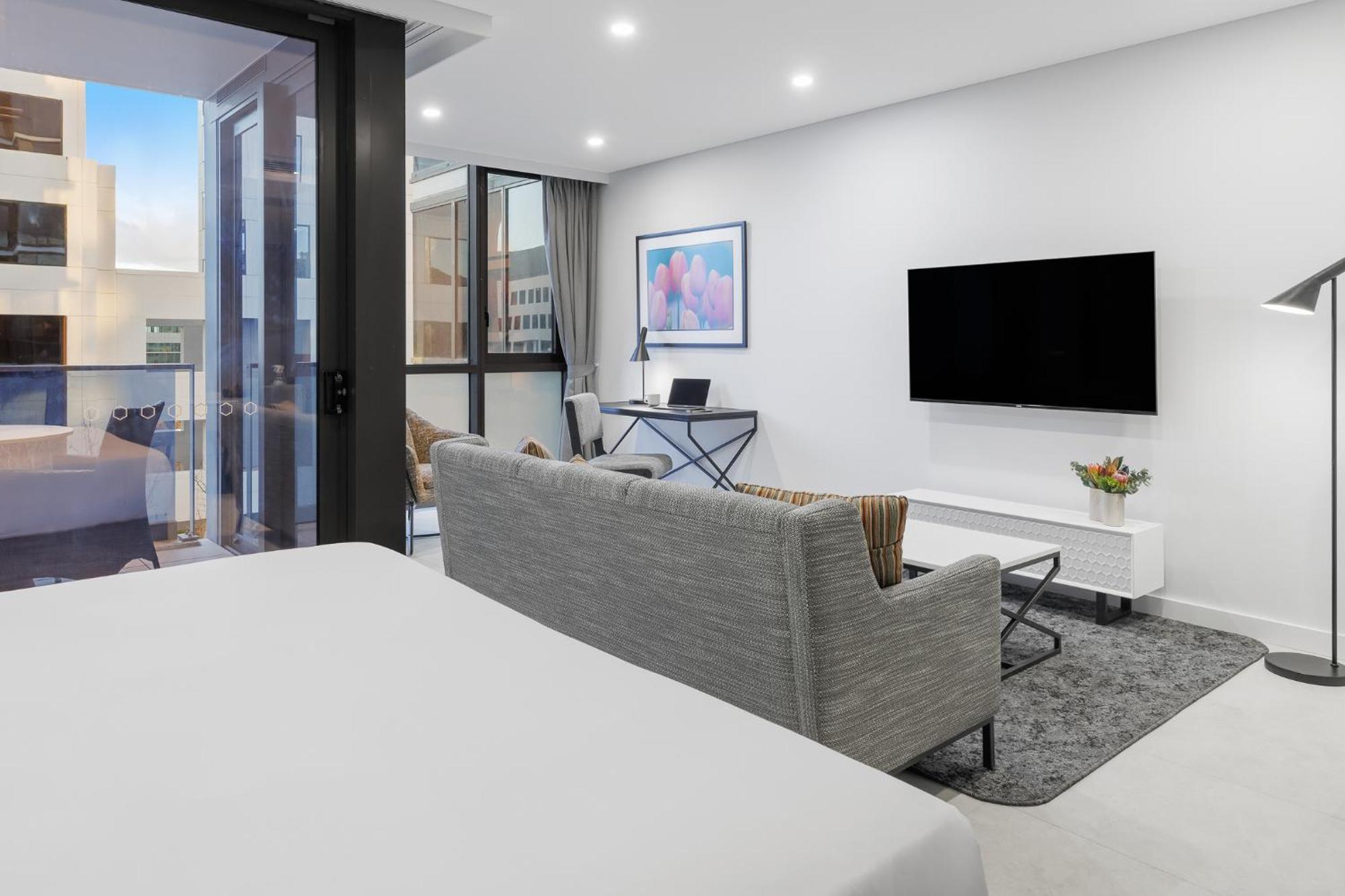 Meriton Suites Κανμπέρα Εξωτερικό φωτογραφία The interior of a typical apartment